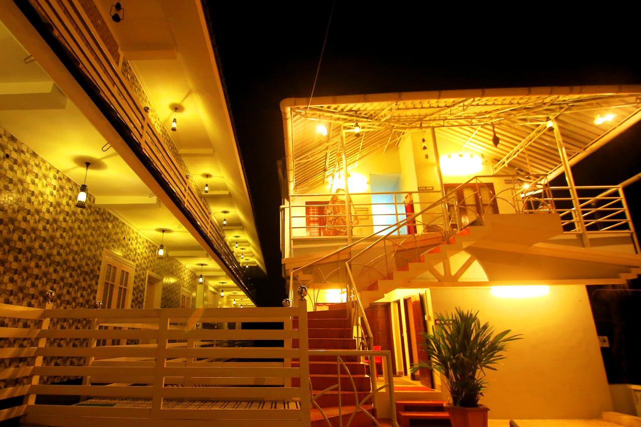 Oyo 4867 Royal Homes Alappuzha ภายนอก รูปภาพ