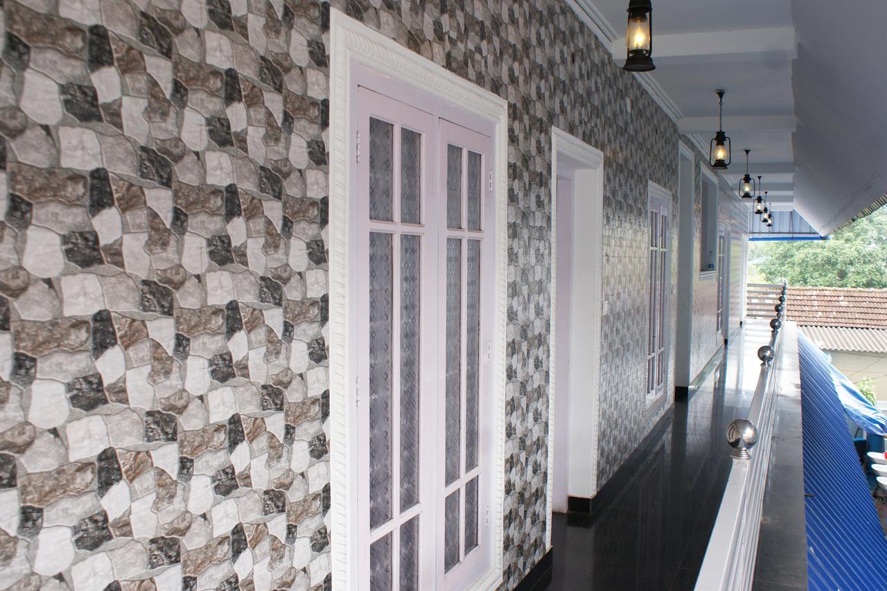Oyo 4867 Royal Homes Alappuzha ภายนอก รูปภาพ